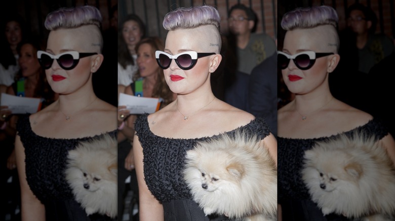 Kelly Osbourne posing with a dog