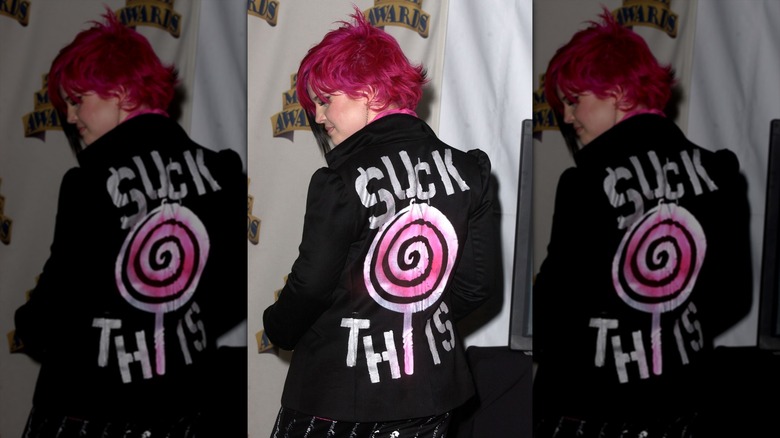 Kelly Osbourne from the back wearing a bold blazer