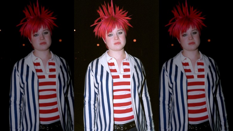 Kelly Osbourne posing