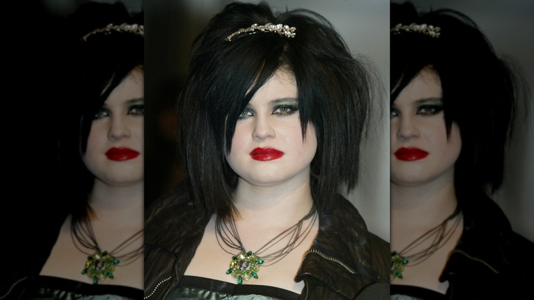 Kelly Osbourne posing