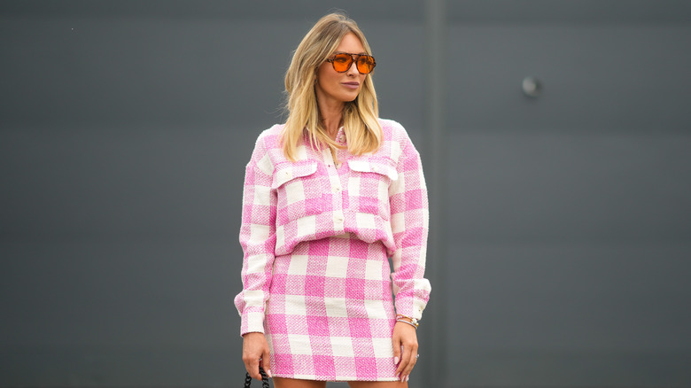 Pink checkered street style look