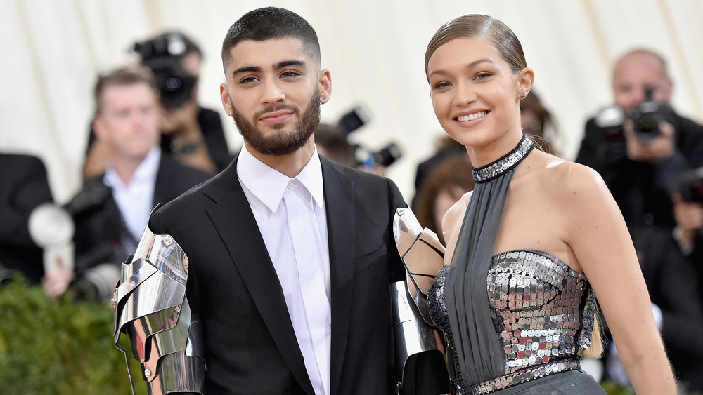 Zayn Malik Gigi Hadid posing