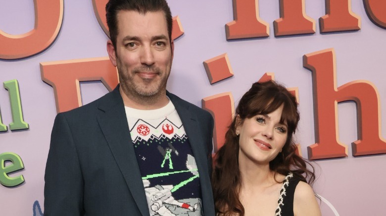 Jonathan Scott and Zooey Deschanel attend "The Simpsons" holiday special in Los Angeles, CA (2024)