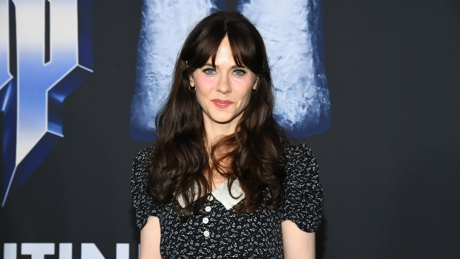 <a href="https://www.thelist.com/2185514/why-zooey-deschanel-looks-different-without-signature-brunette-hair-color/" target="_blank">Zooey Deschanel Looks Different Without Her Signature Brunette Hair Color — Here’s Why</a>