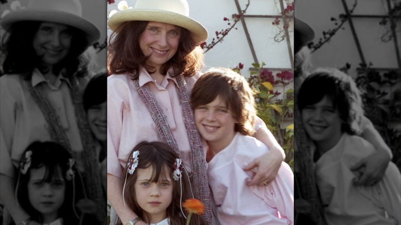 Childhood pic of Emily and Zooey Deschanel with their mother