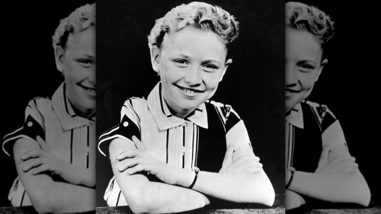 Dolly Parton smiling in around 1955