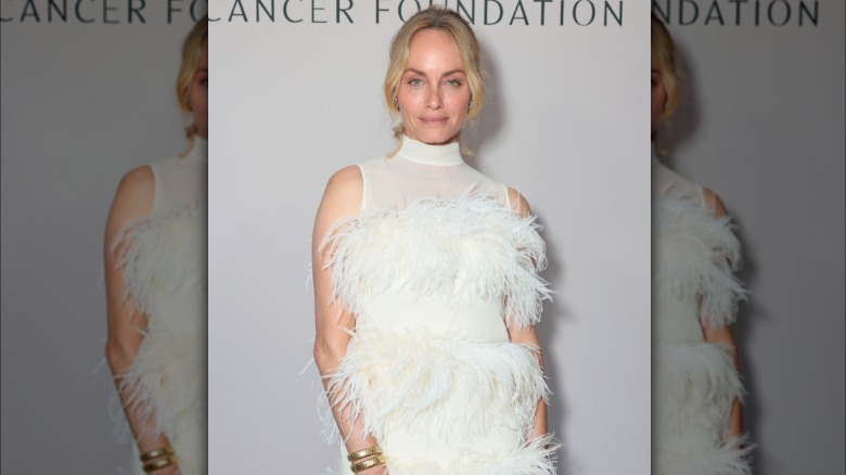 Amber Valletta posing with one shoulder down