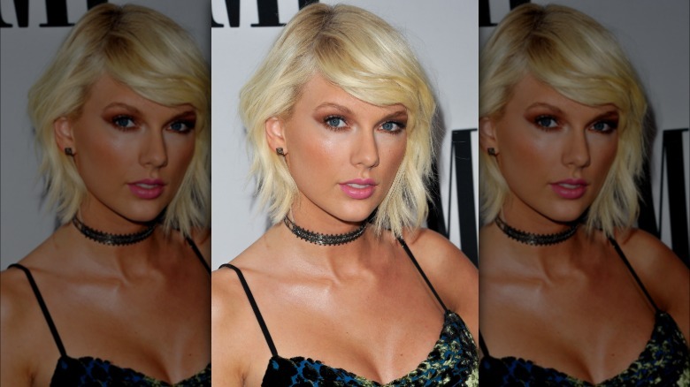 Taylor Swift with platinum blond hair and pink lips